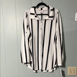 LuLaRoe Black and White Valentina Shirt